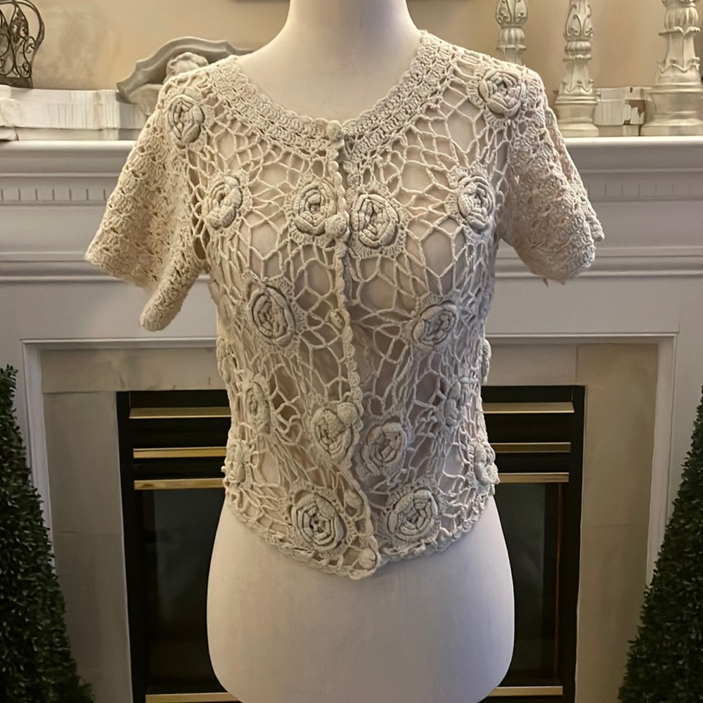 Short sleeve crochet sweater top beige Size S can be worn as XS